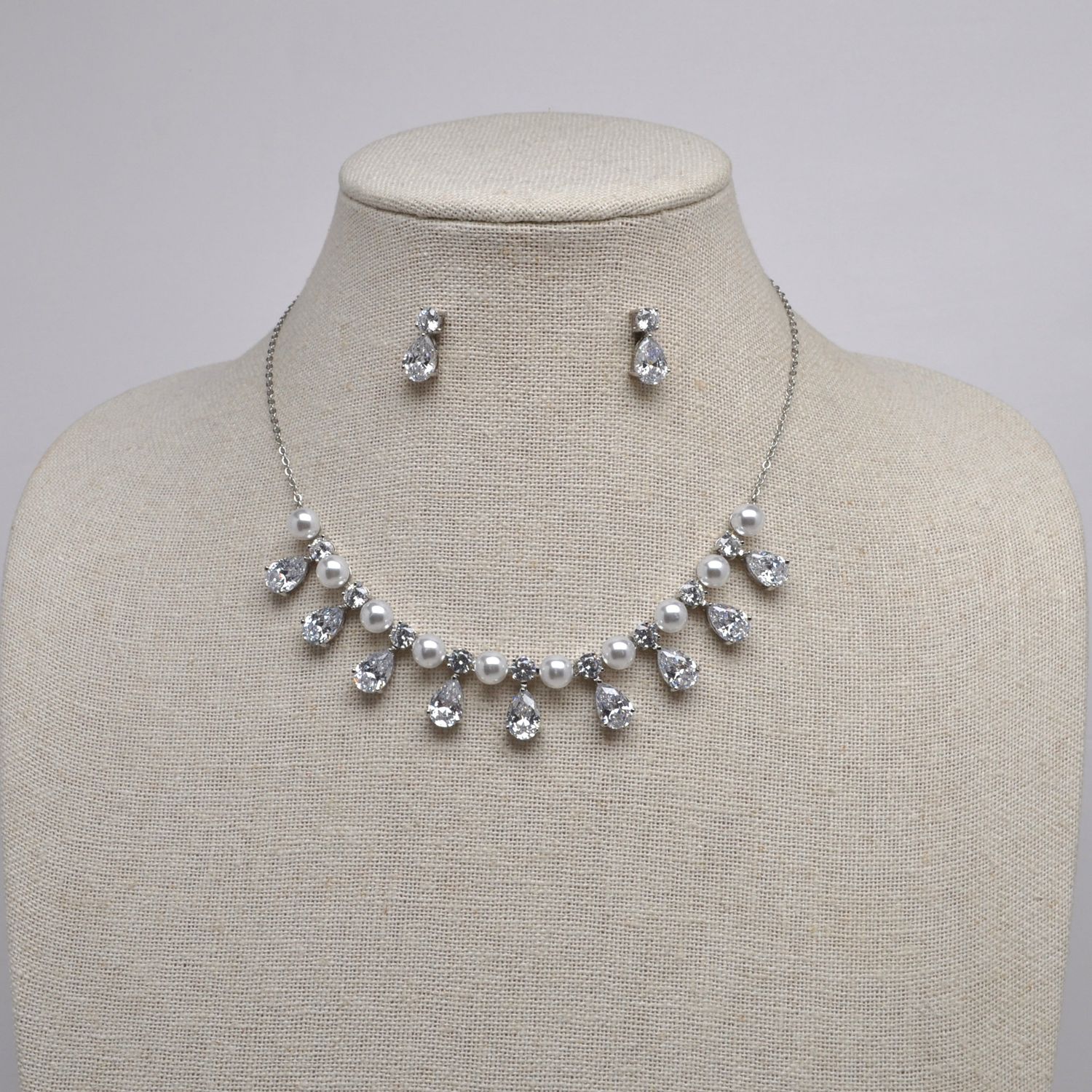 CN015038S39S1 CZ/PRL/S RND NCK PRL &amp; CRY SET