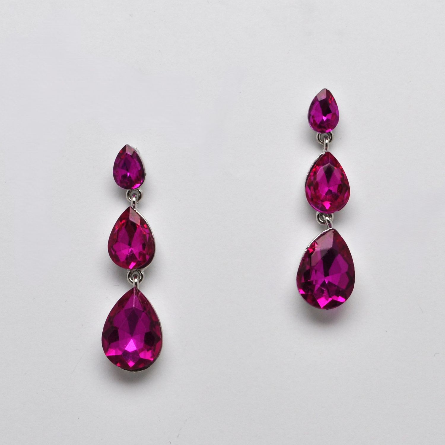 SI2250E27S FU/S 3 LNKD PEAR SHP STNS EAR