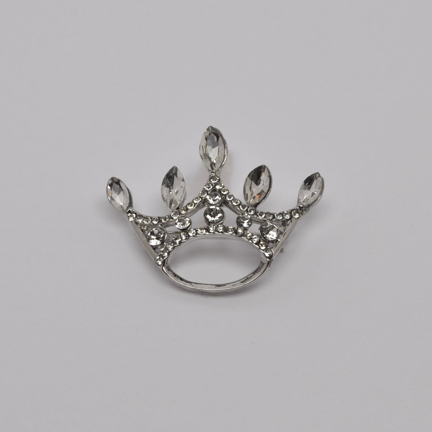 JY2932P1S CLR/S CROWN W/MARQ STNS PIN