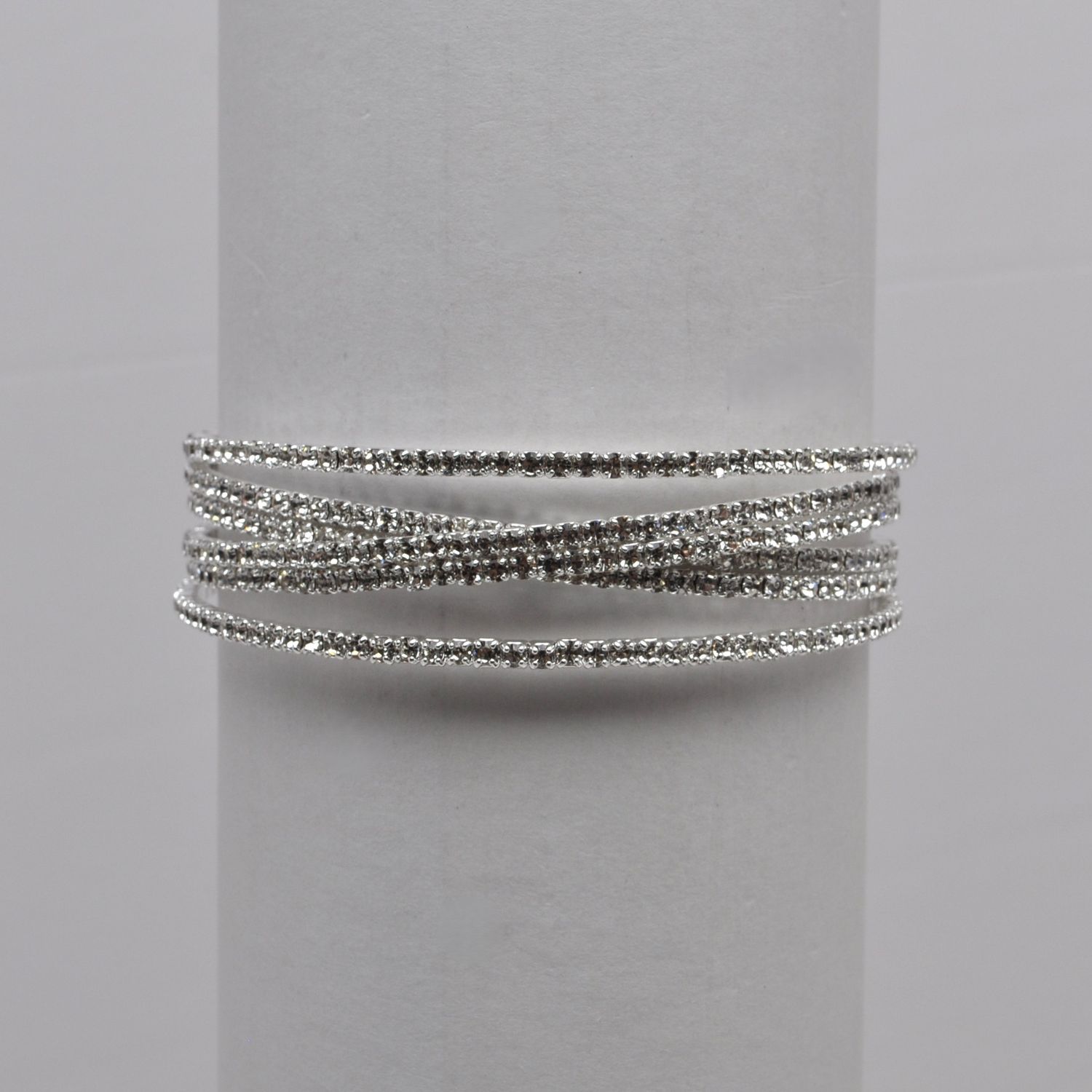 J84224B1S CRY/S SML STNS CRSS-OVR CUFF BRAC