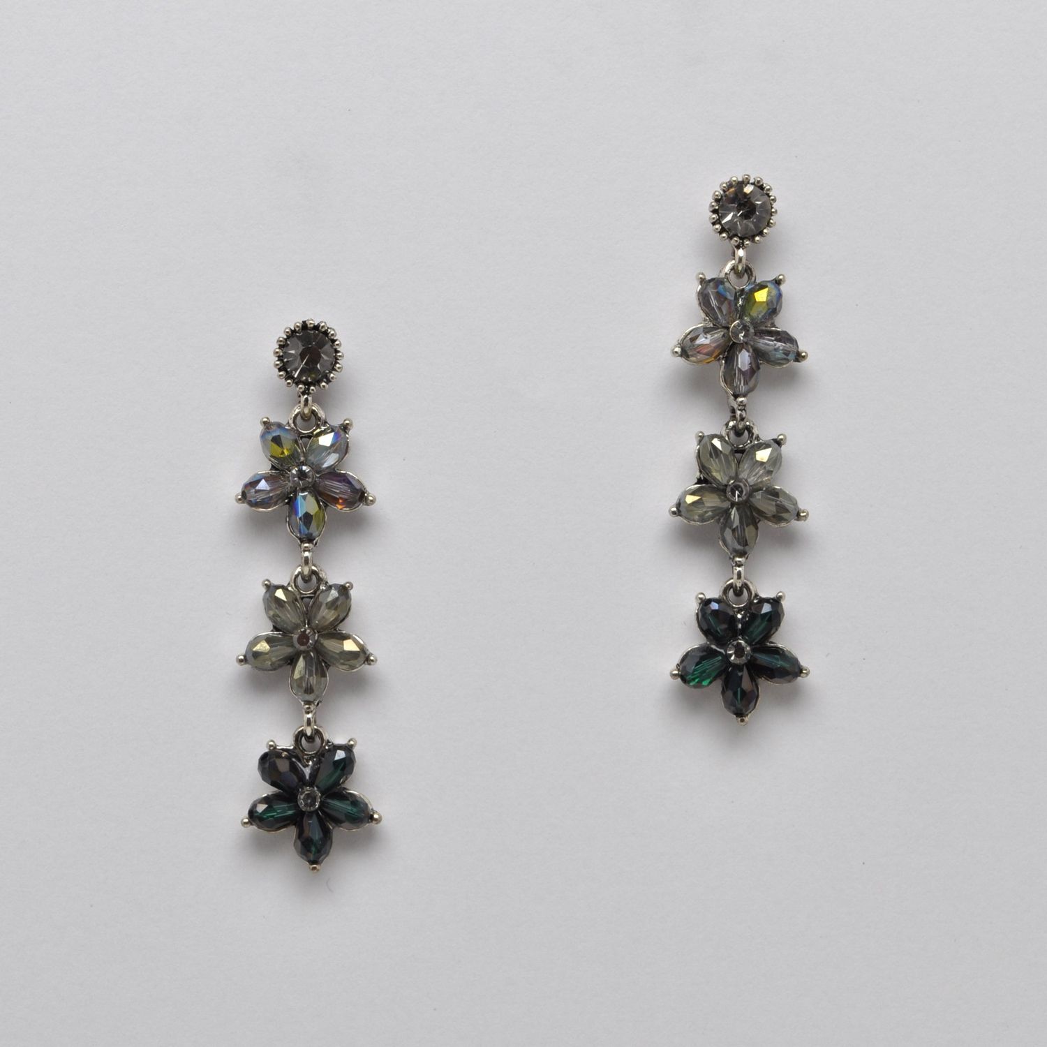HJ4004E28S VITR/S 3 FLWRS DNGL EAR