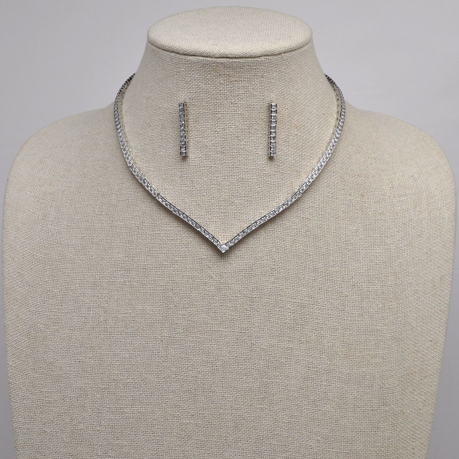 IM5160S1S CZ/S V SHAPE ALL AROUND CZ NECK