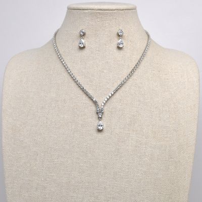 IM5154S1S CZ/S  3 STN TEARDROP DNGLE NECKLACE