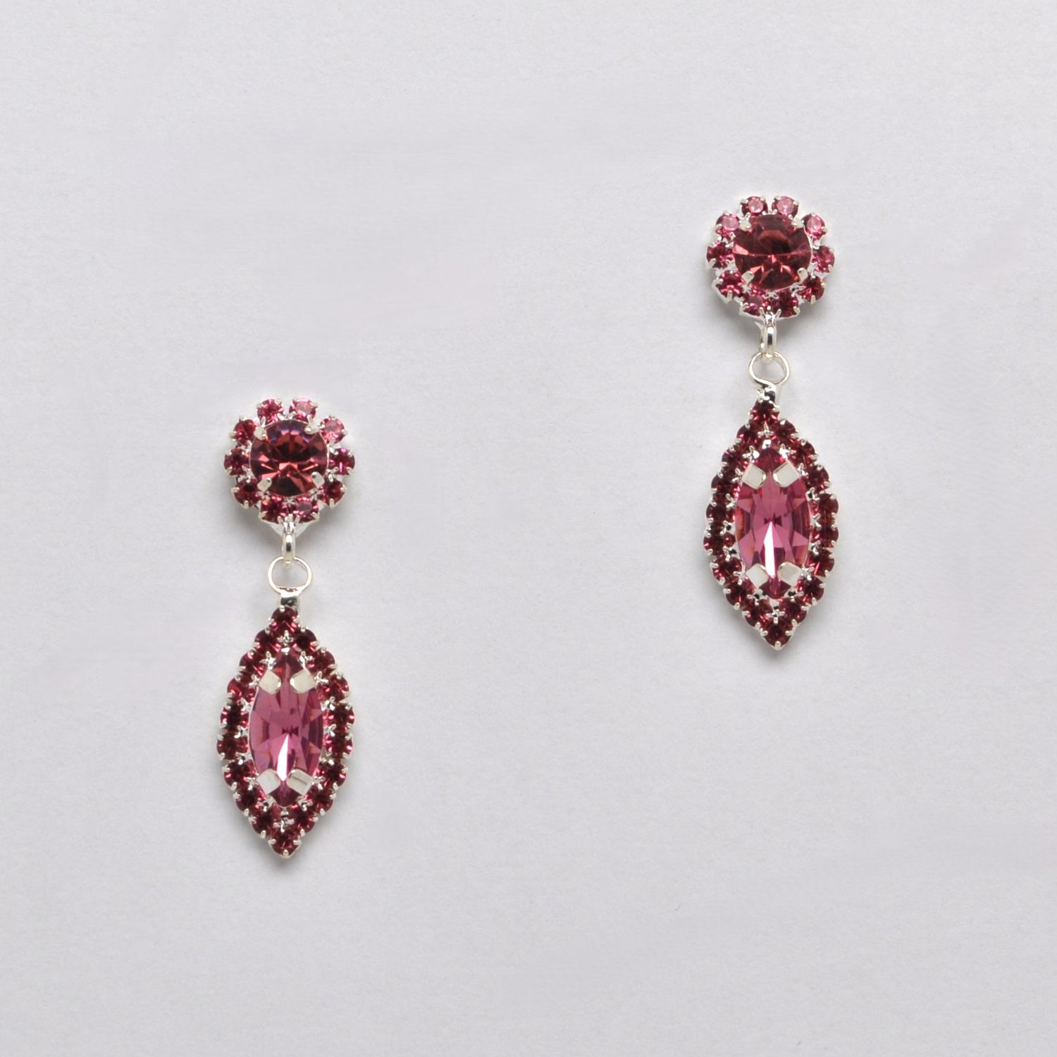 CC0060E33S LTROSE/S SHORT FRMD MRQ STNS DNGL EAR