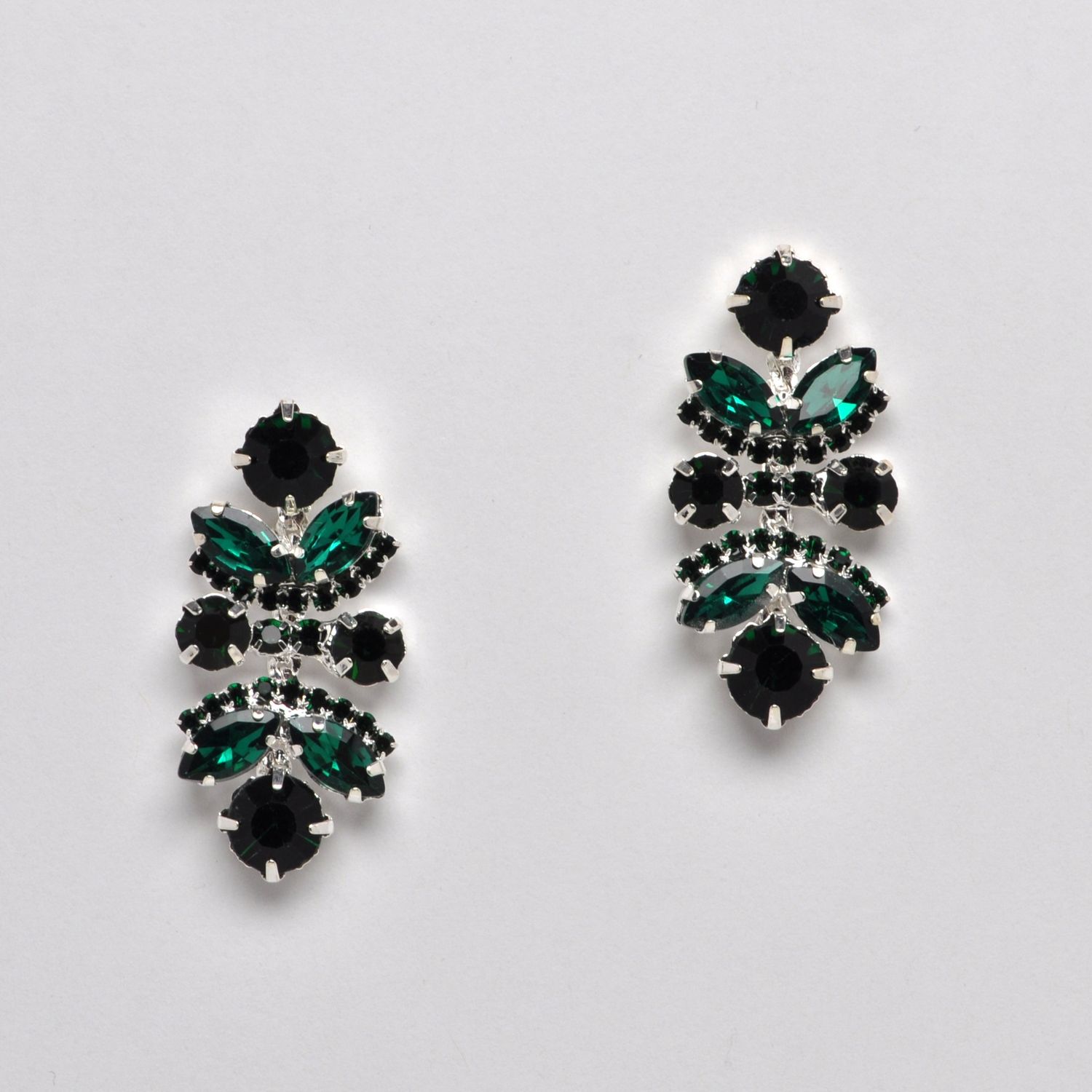 CC0063E18S EMERL/S SHORT CSDNG FLWR-SHPS EAR