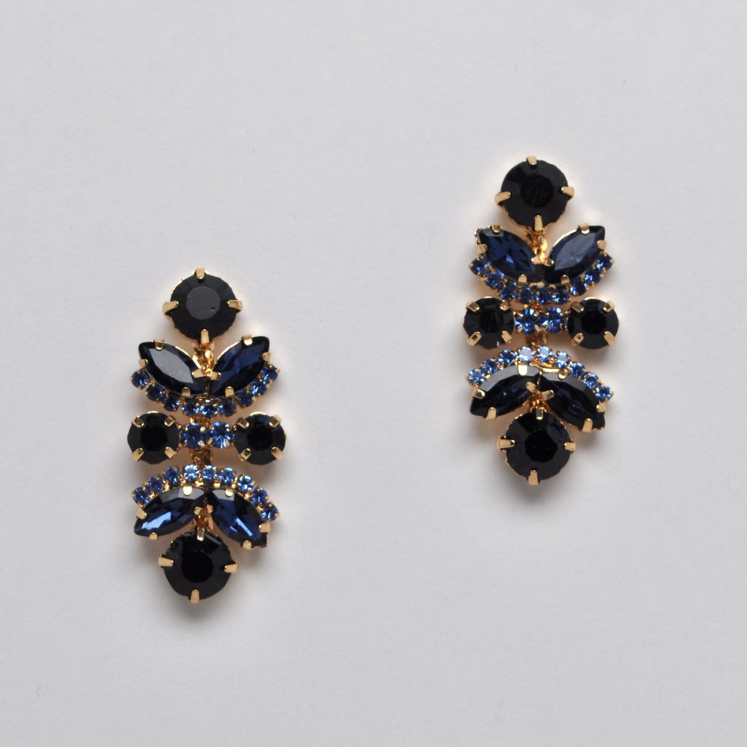 CC0063E8G NAVY/S SHORT CSDNG FLWR-SHPS EAR