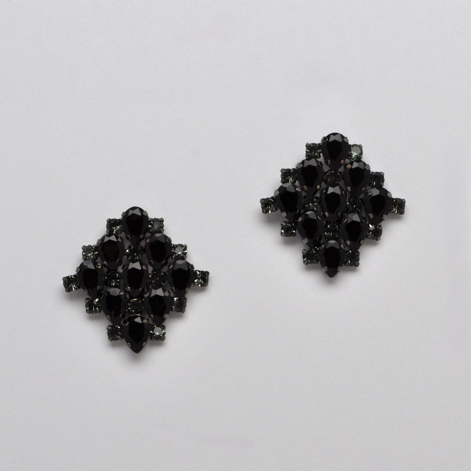 CC0075E2H6 JET/HEM DIAMD SHP CLSTR CLIP EAR