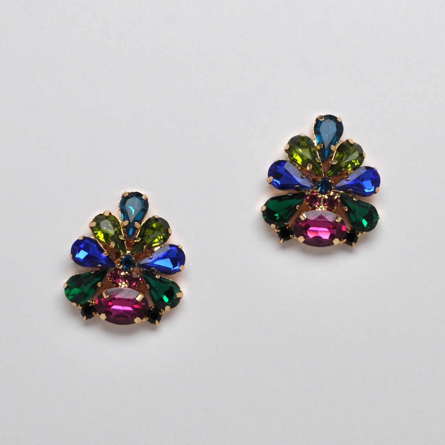 CC0073E66G MULTI/G FLWR CLUSTER CLIP EAR