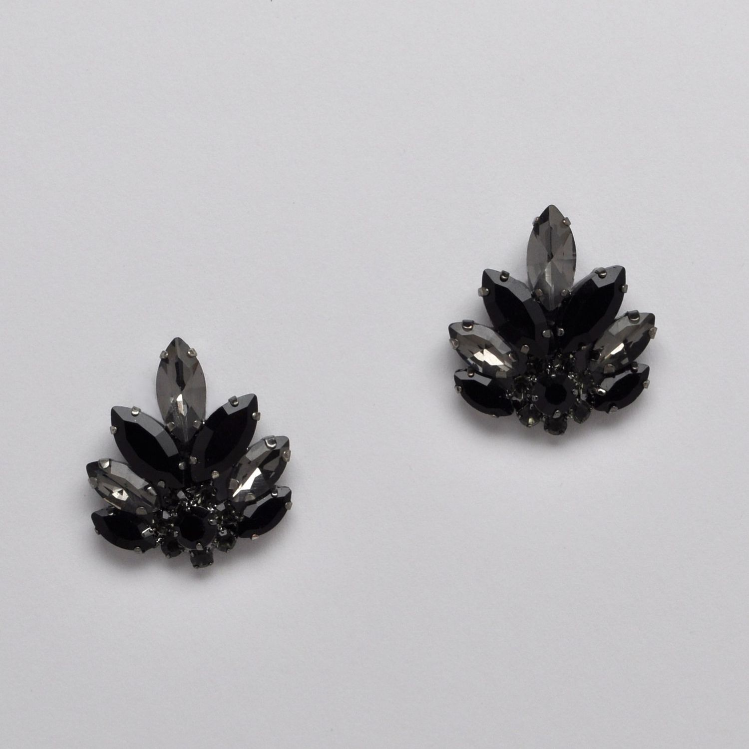 CC0074E2S7 JET/BLKDIAM/S MARQUISE SHAPE CLUSTER CLIP EAR