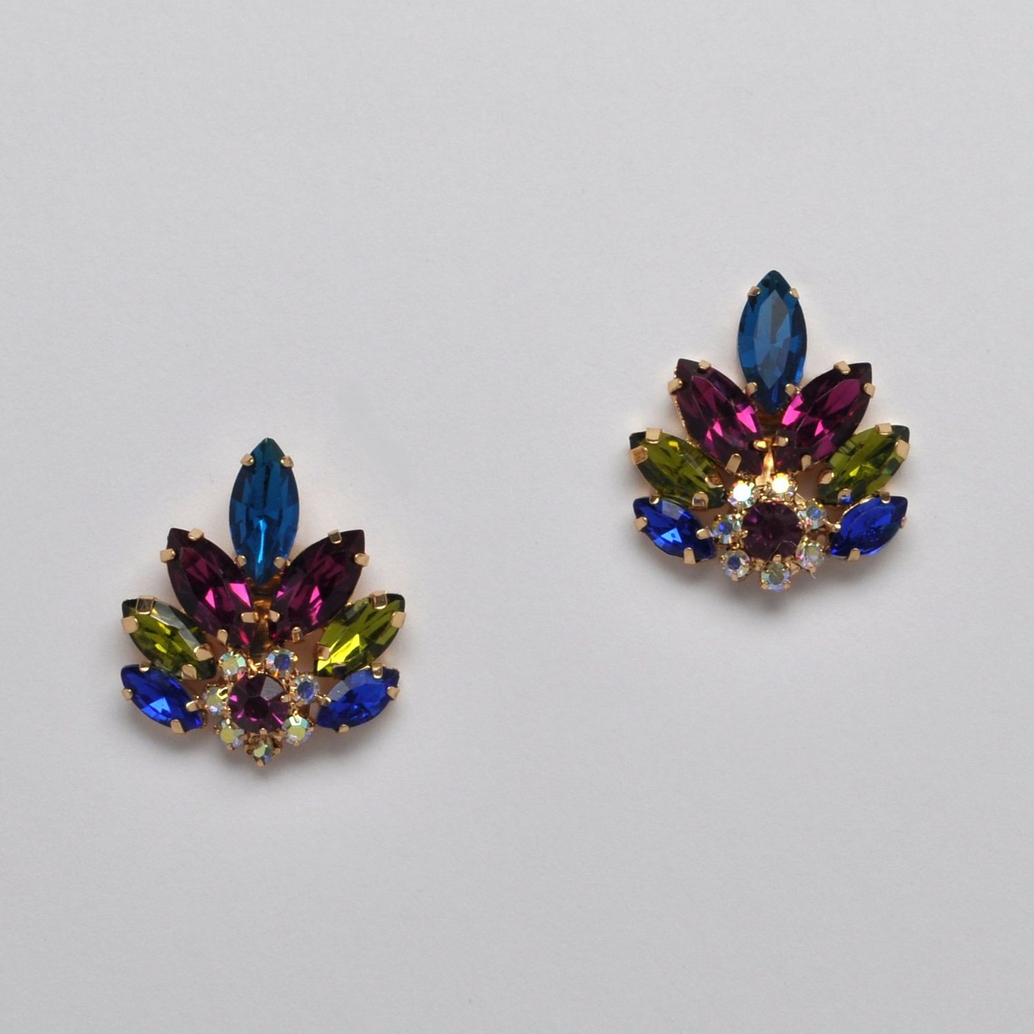 CC0074E66G MULTI/G MARQUISE SHAPE CLUSTER CLIP EAR