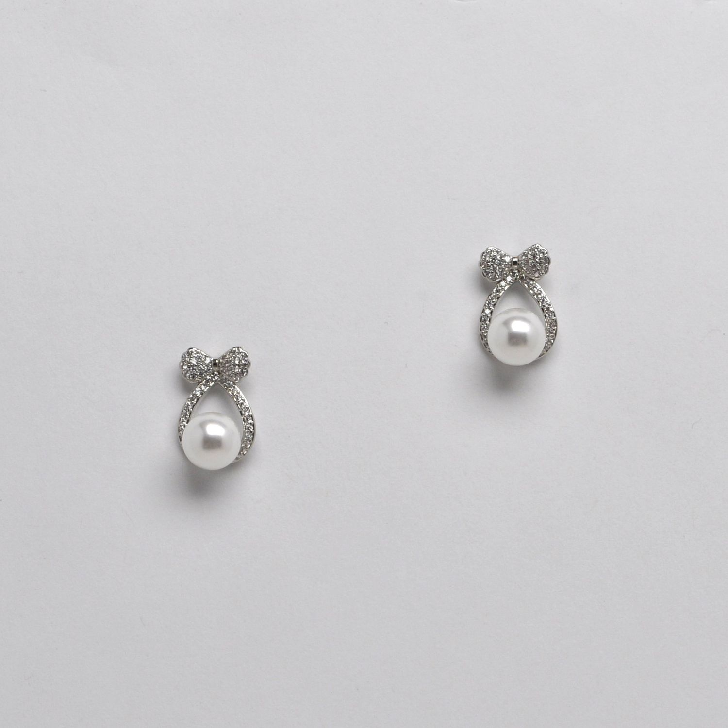 LB13043E39S PRL/S  MICKEY EARS BOW W' MIDDLE PEARL EAR