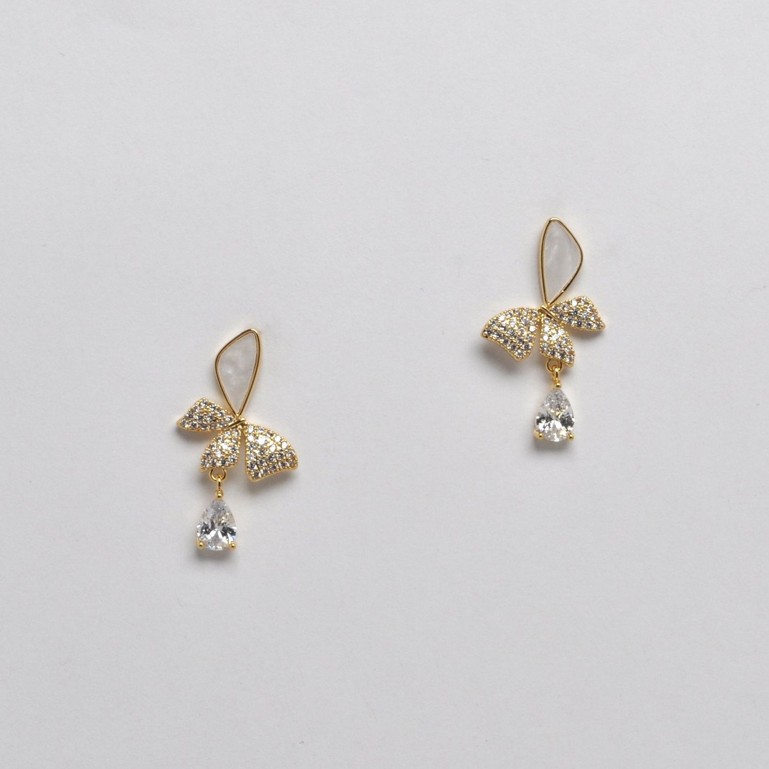 LB13035E1G CZ/G BOW CRYS/OPAL W'TRDR DNGL EAR