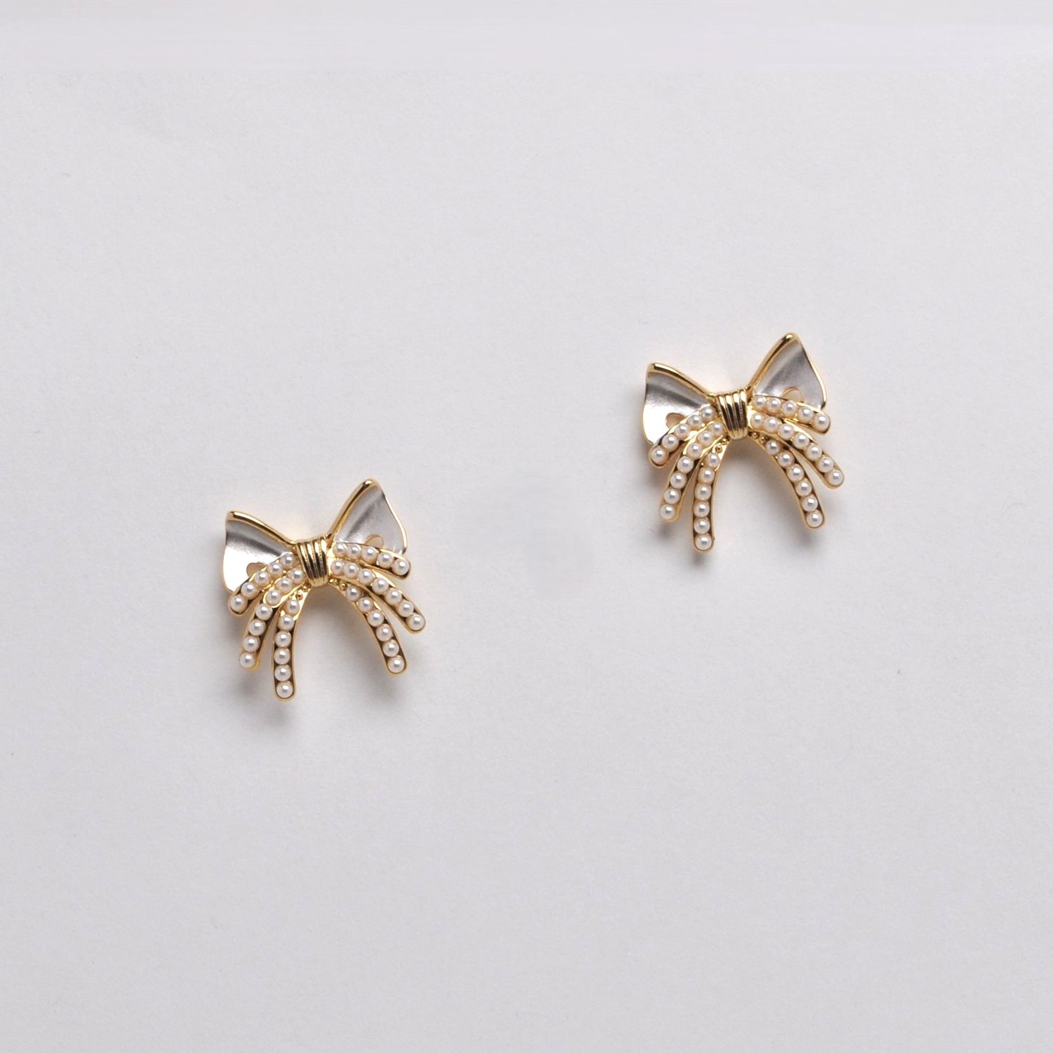 LB13062E40G PRL/G OPAL BOW W/PRL STRINGS DNGL EAR