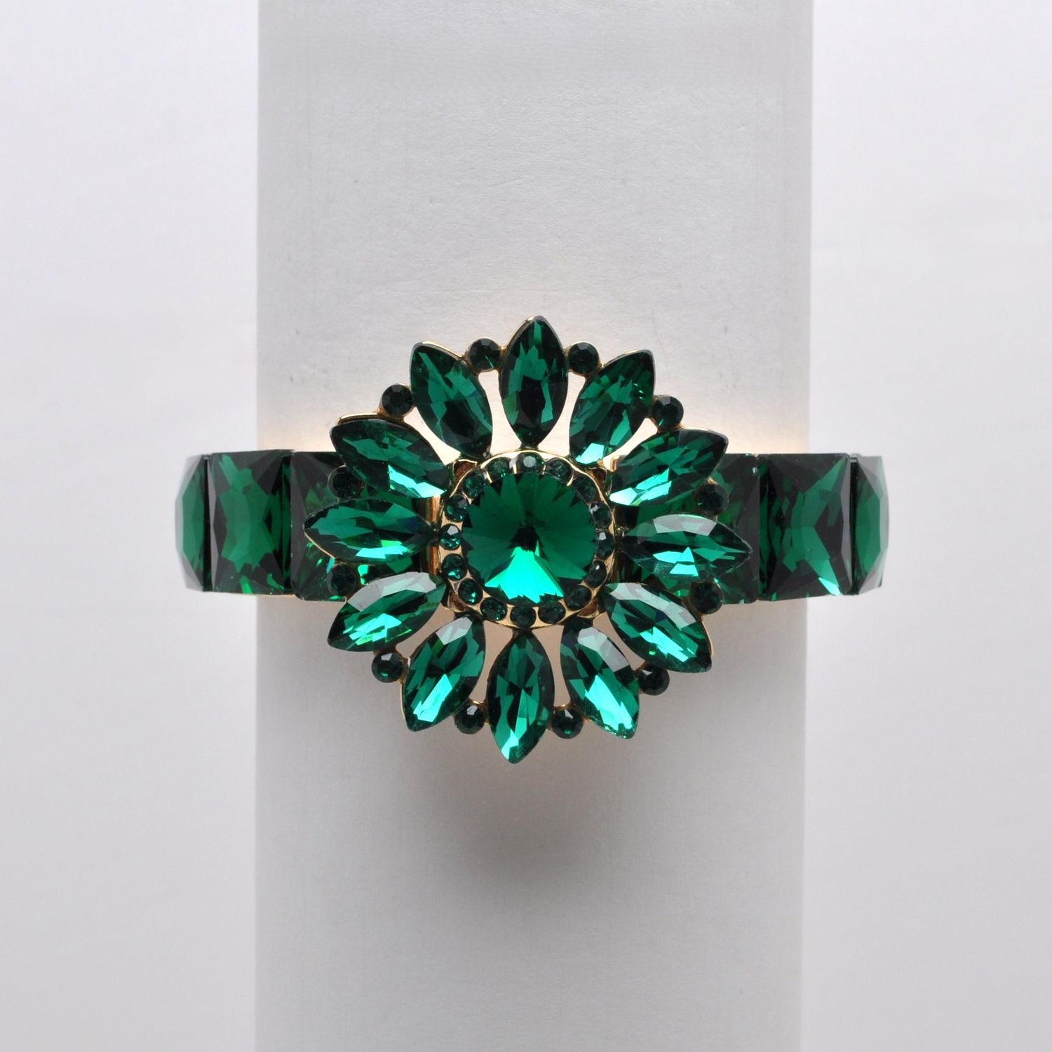 QQ2485B18G  EMERLD/G  SQUARE STN W' FLWR CNTR BRCLT