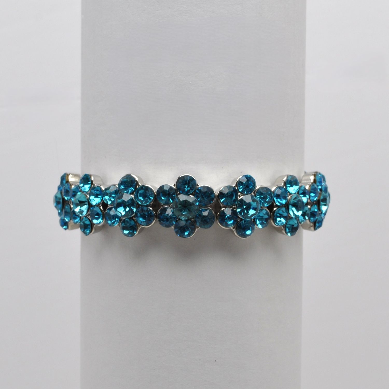 QQ1861B13S  AQUA/S  SM ROUND FLWR DESIGN BRCLT