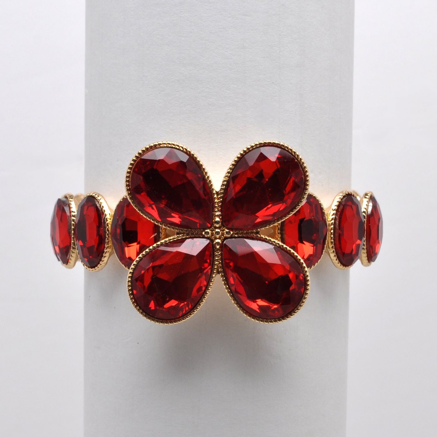 QQ3962B9G  SIAM/G  OVAL STN W' BUTTER FLY WNGS CNTR BRCLT