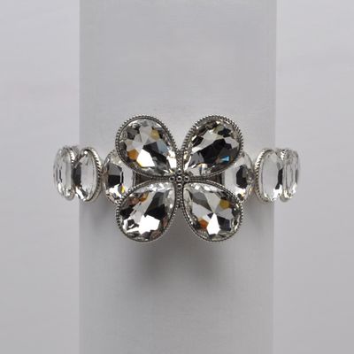 QQ3962B1S  CRYS/S  OVAL STN W' BUTTER FLY WNGS CNTR BRCLT