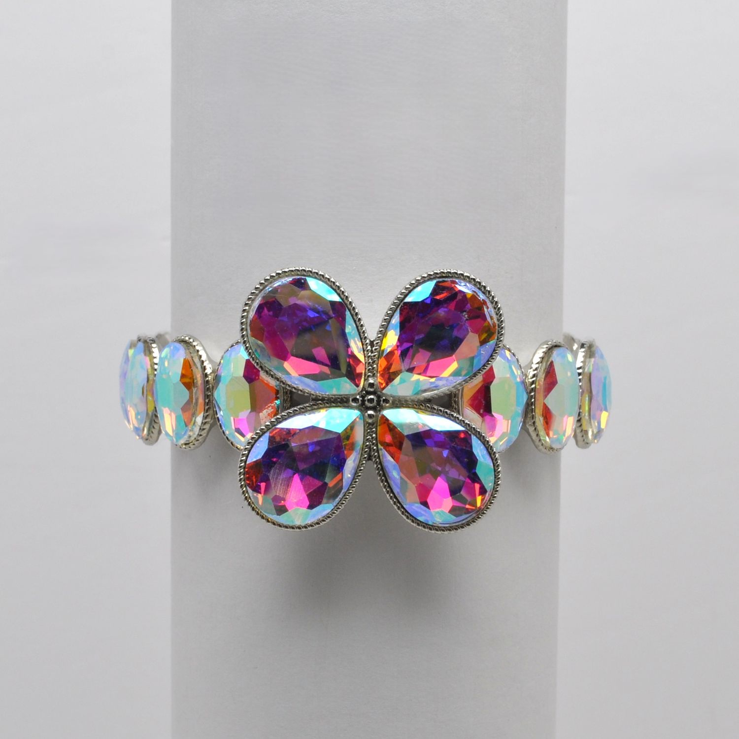 QQ3962B3S  AB/S  OVAL STN W' BUTTER FLY WNGS CNTR BRCLT