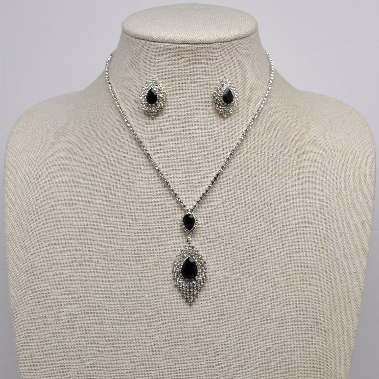 EN20958S2S1 JET/S FRMD MRQ STNS NECK SET