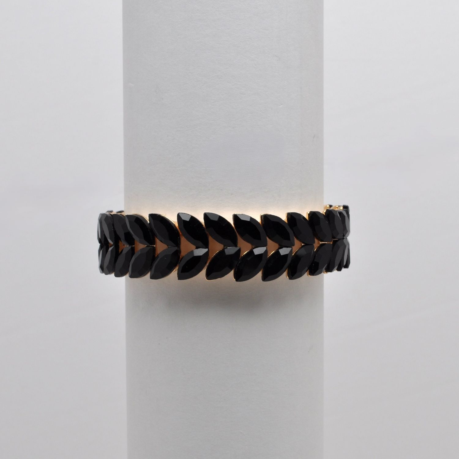 QQ3171B2G JET/G STRETCH MED-SIZE LEAVES BRACELET