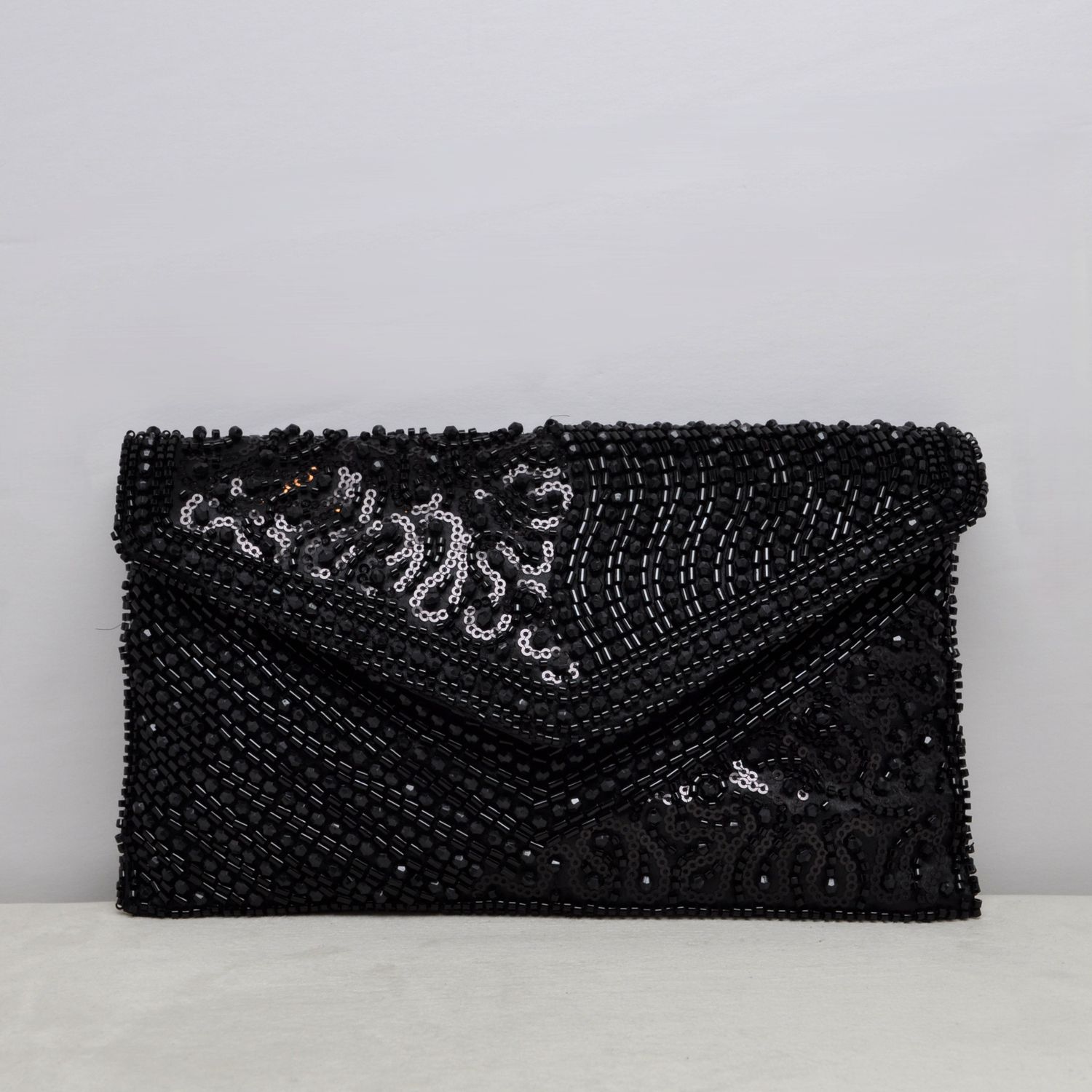 HF6234CBK BLK ENVELOPE SHAPE SEQUIN PURS