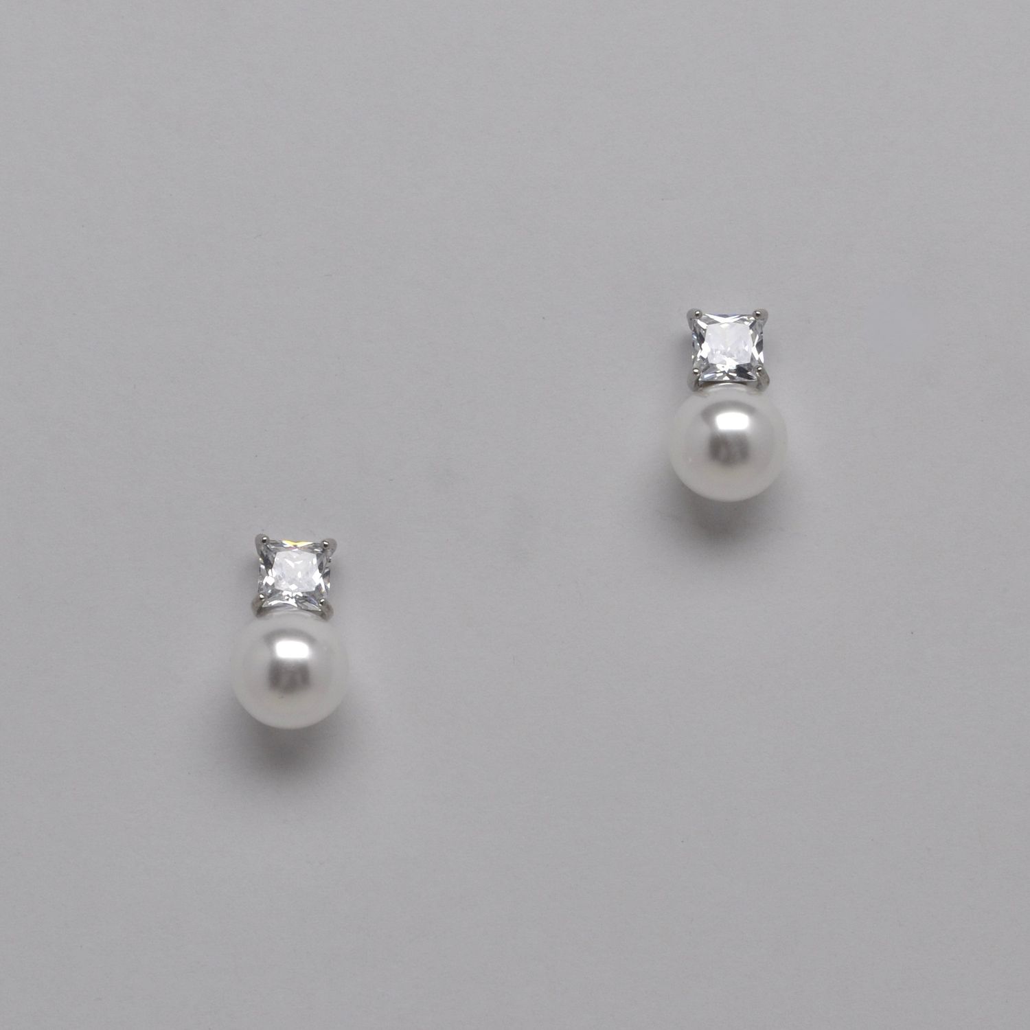 JM8644E39S1  CRY /S  CZ  SQUARE TOP W' PEARL ER