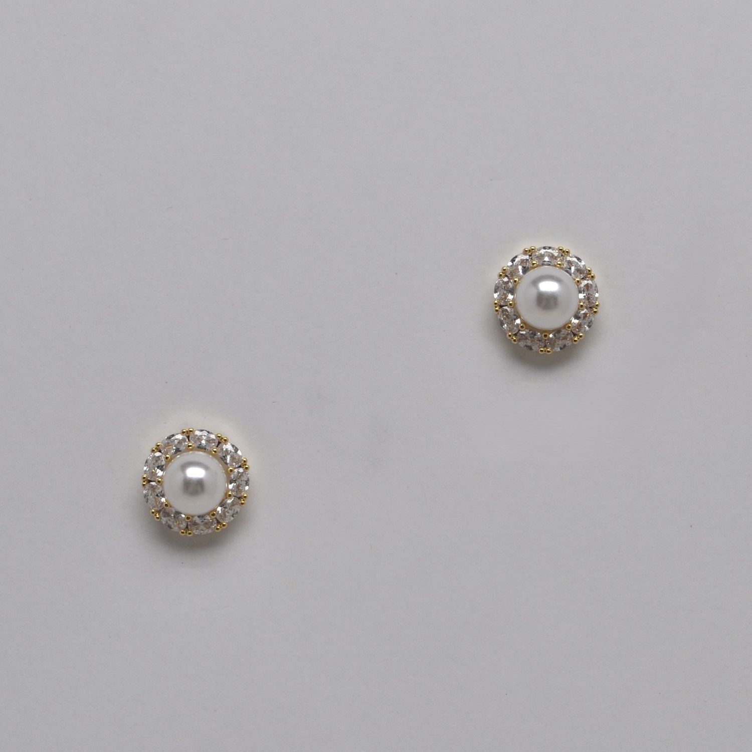 JM8645E40G1 CZ/S PEARL FRMD STUD ER