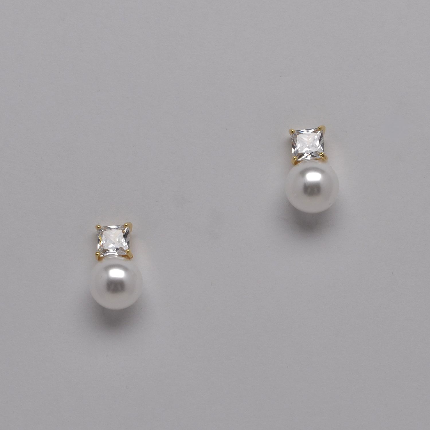 JM8644E40G1  CRY/S  CZ  SQUARE TOP W' PEARL ER