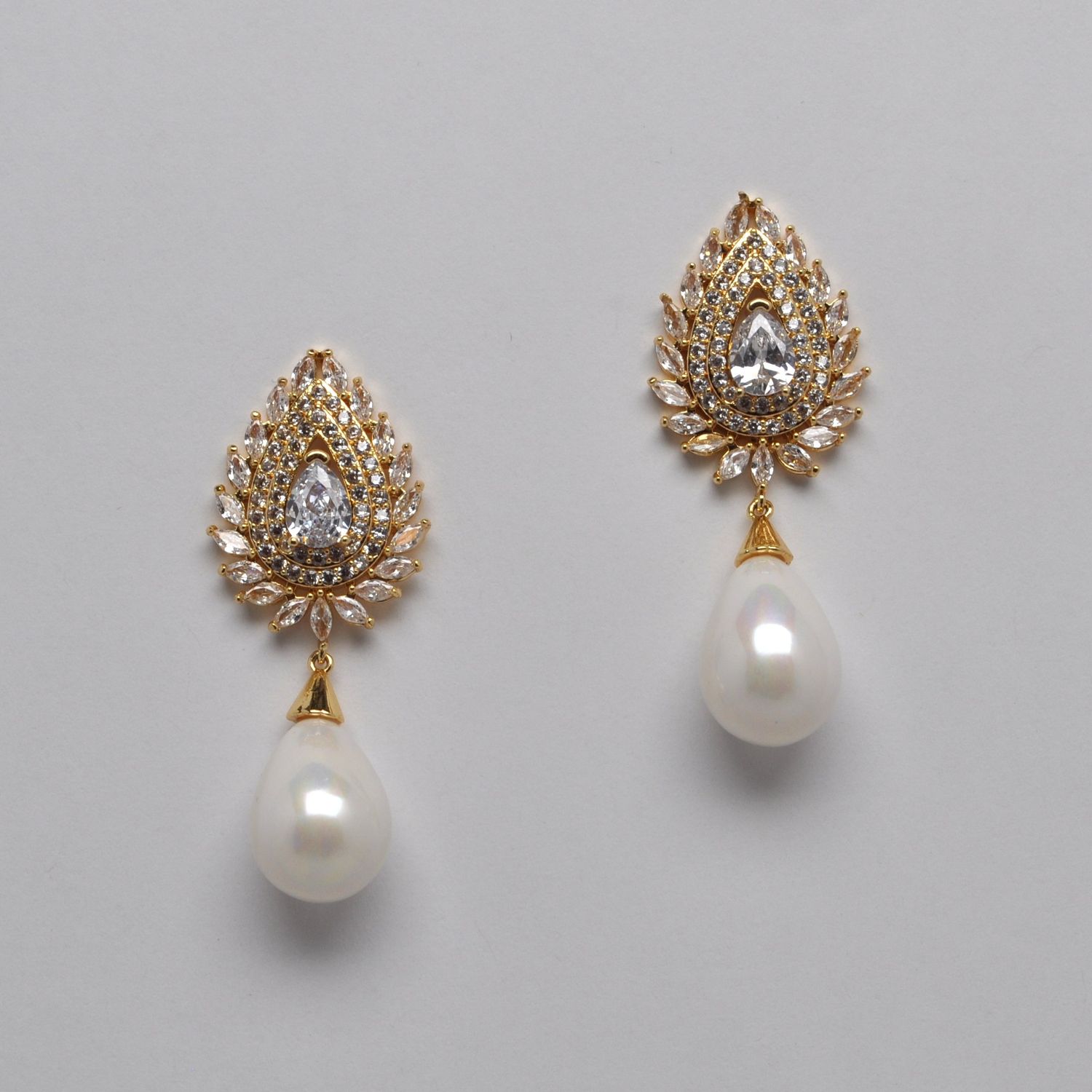 YJ2461E40G1 CZ/PRL/G MRQ PAVE TOP PRL DNG EAR