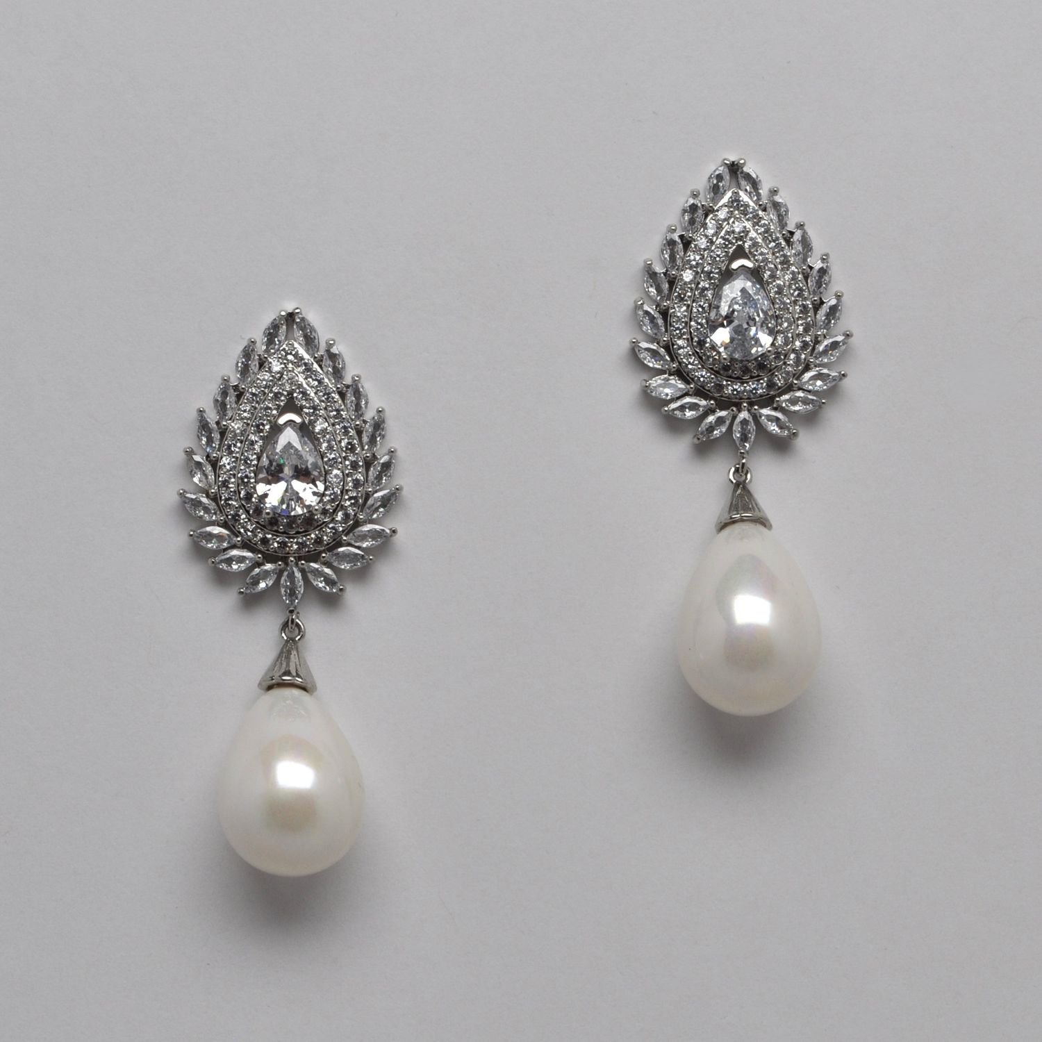 YJ2461E39S1 CZ/PRL/S MRQ PAVE TOP PRL DNG EAR