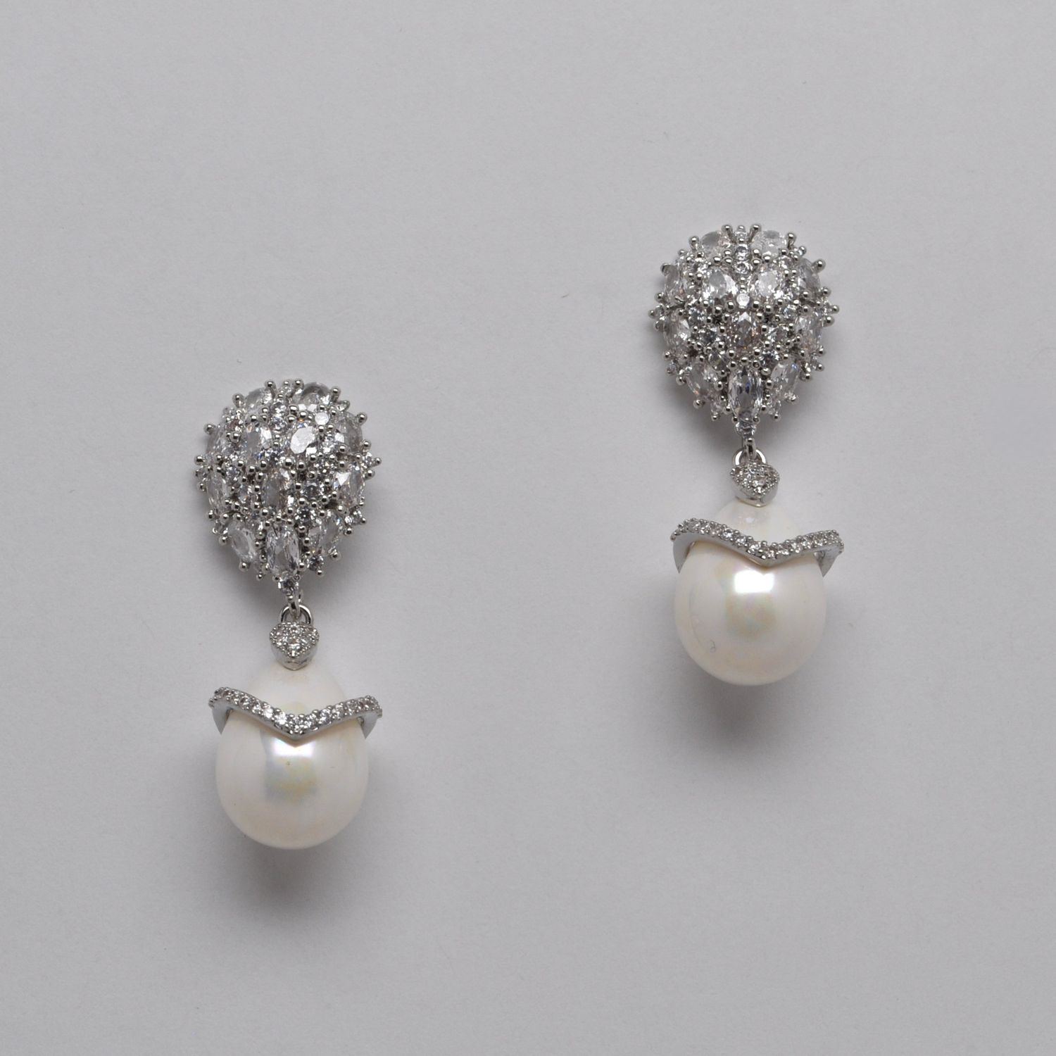 YJ2464E39S1 CZ/PRL/S  PAVE TWIST PRL W' CRY TOP  ER