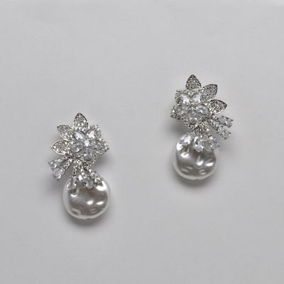YJ2473E39S1 CZ PRL/S FLWR TOP STEMS W' BUTTON PRL EAR
