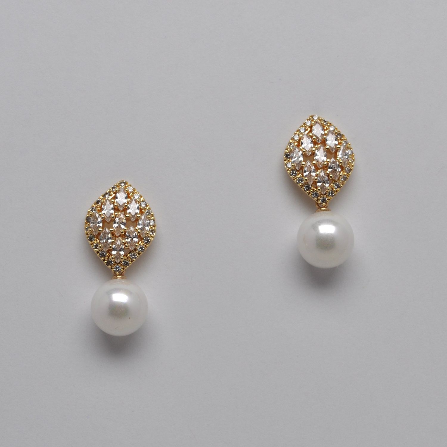 YJ2466E40G1 CZ/PRL/G PAVE DIAMOND SHAPE  DNG EAR