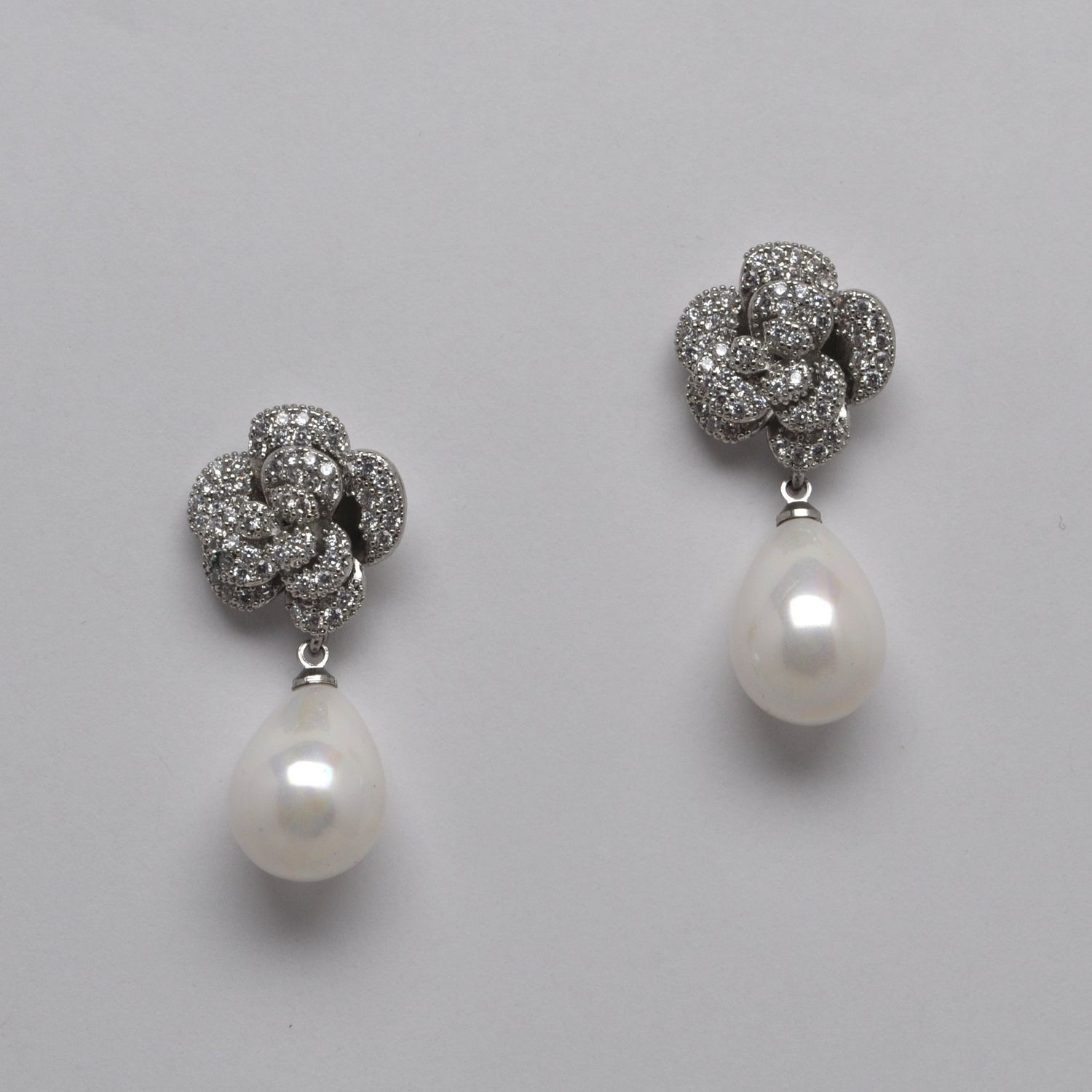 YJ2467E39S1  CZ/PEARL CRYS ROSE TOP W' PEARL DNGL ER