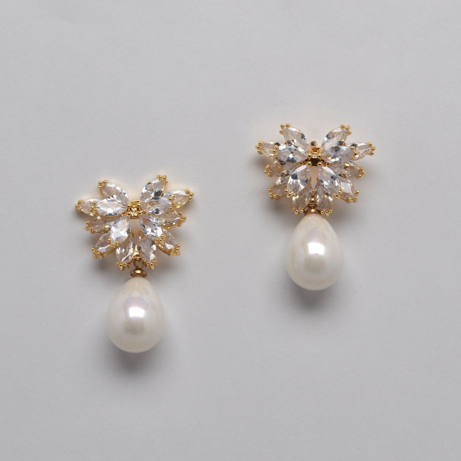 YJ2474E40G1 CZ/PRL/G LRG MRQ CLUSTR LEAVS DNG EAR