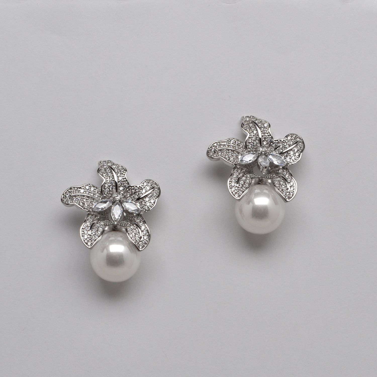 YJ2463E39S1 CZ PRL/S DBL STACK FLWR TOP EAR