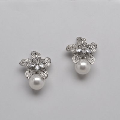 YJ2463E39S1 CZ PRL/S DBL STACK FLWR TOP EAR