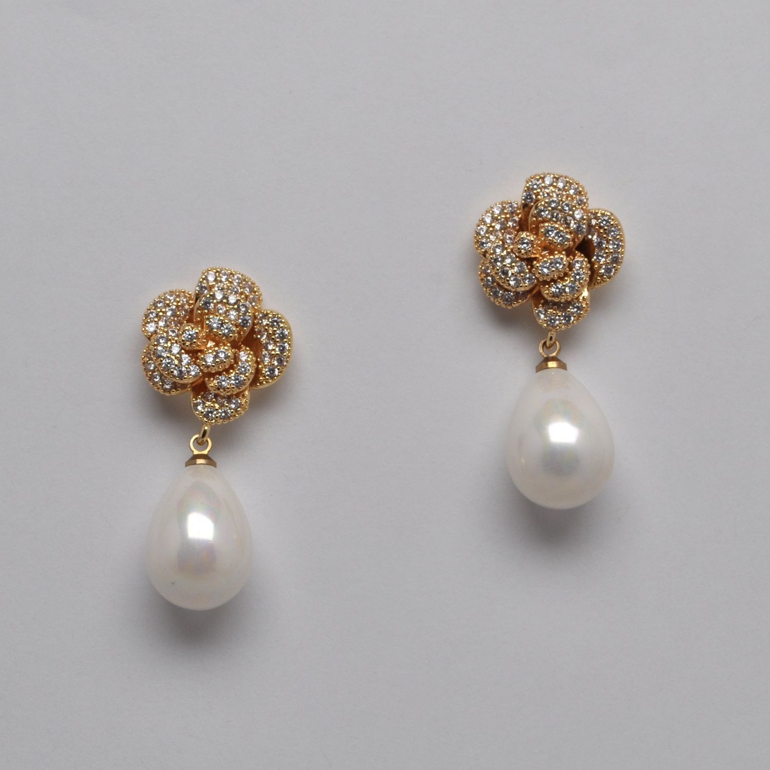 YJ2467E40G1  CZ/PEARL CRYS ROSE TOP W' PEARL DNGL ER