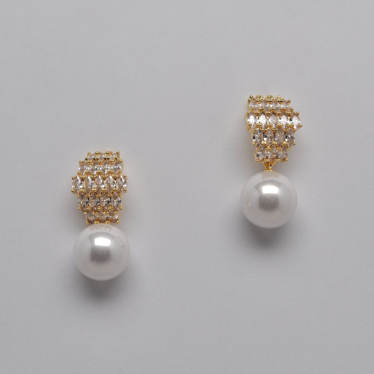 YJ2460E40G1 CZ/PRL/G BAGUETT/DIAMD SHP W' PRL DROP EAR