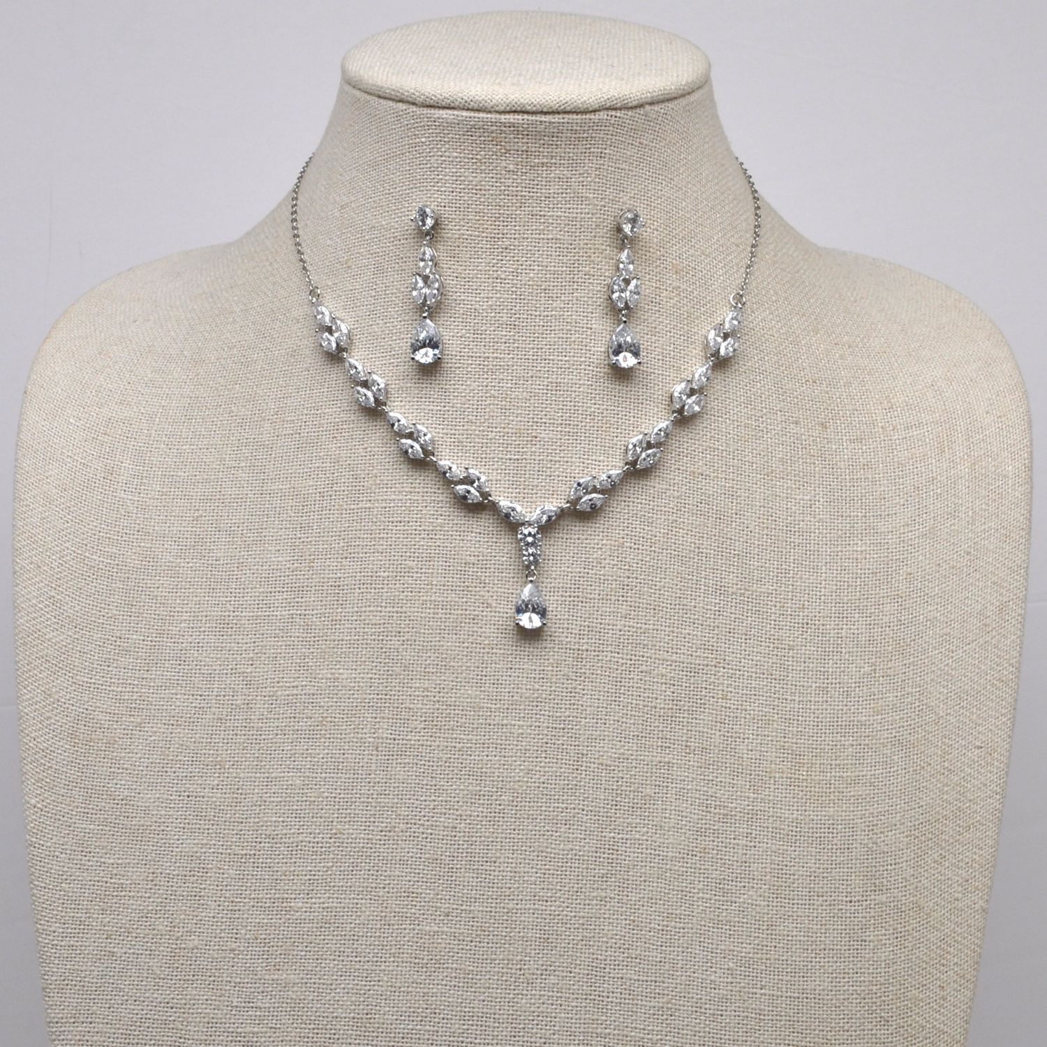 CN013495S1S CZ/S MRQUS AND VINE SHP DNGL SET