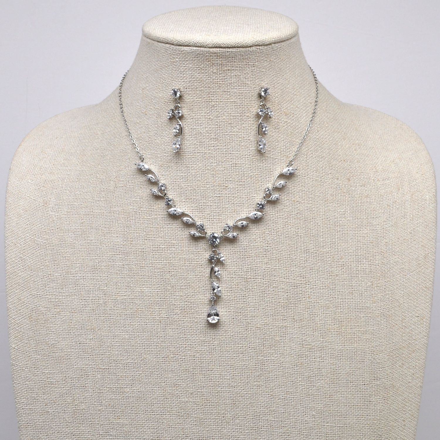 CN013497S1S CZ/S  VINE SHP DNGL SET