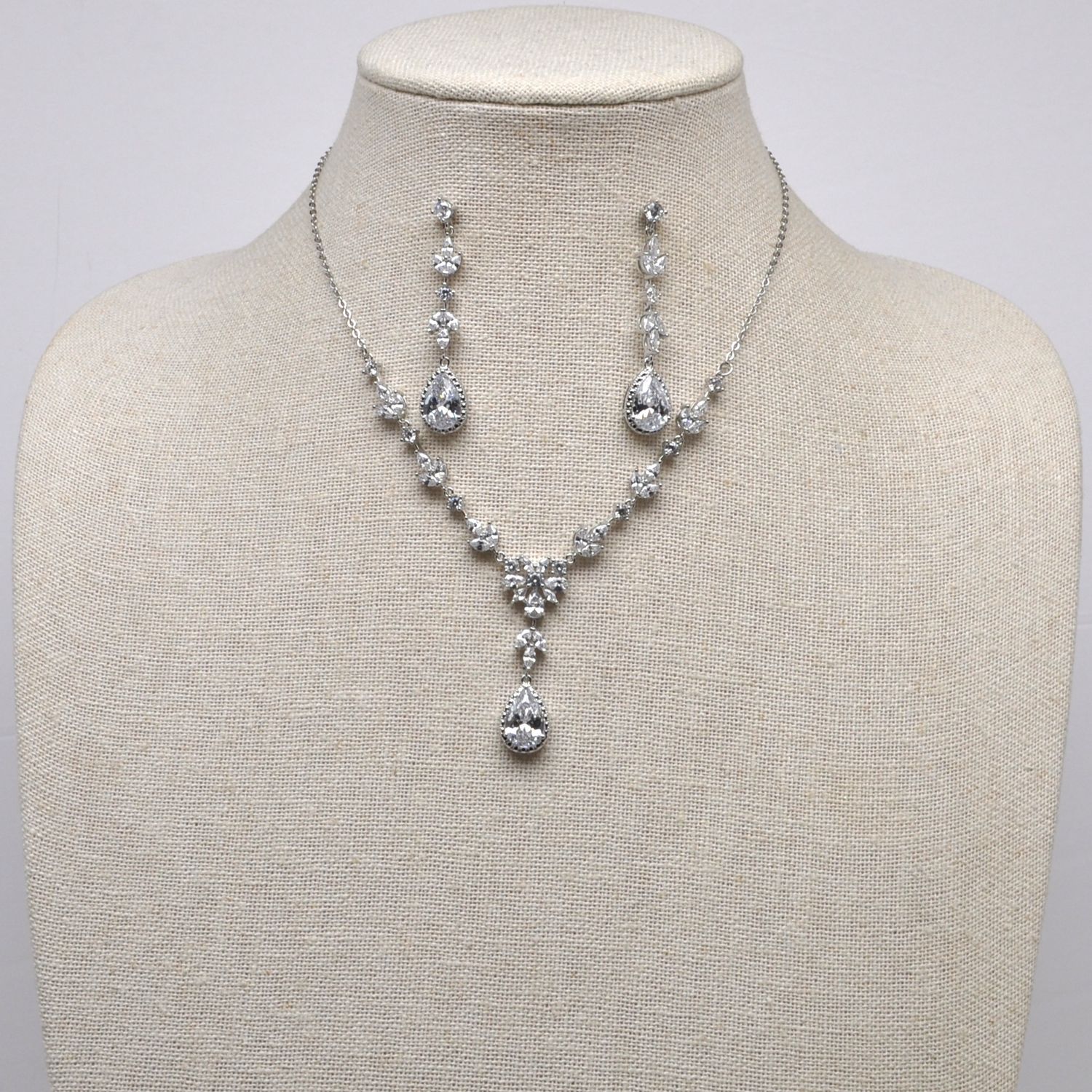 CN013499S1S CZ/S  OPEN MARQUISE VINE SHP DNGL SET