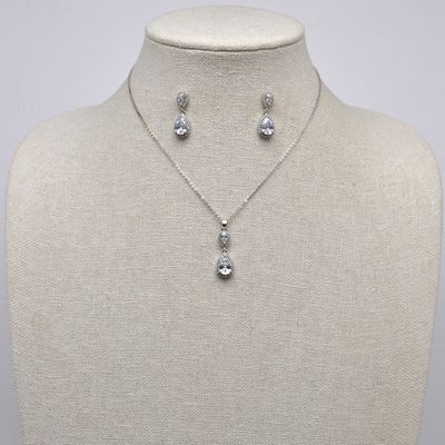 CN013502S1S CZ/S  OPEN DESIGN CRYS TRDRP DNGL SET