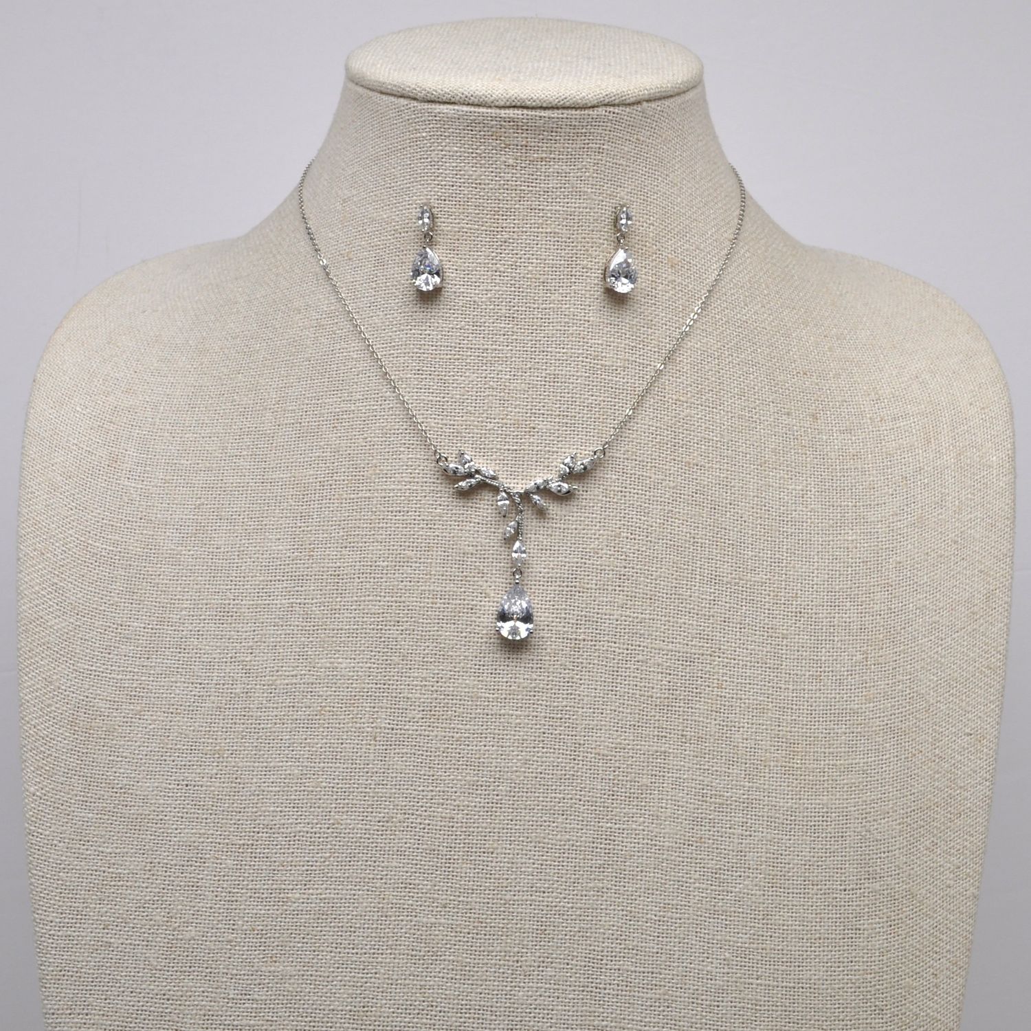 CN013510S1S CZ/S  CRYS DAINTY FLW CTR STN DANGL SET