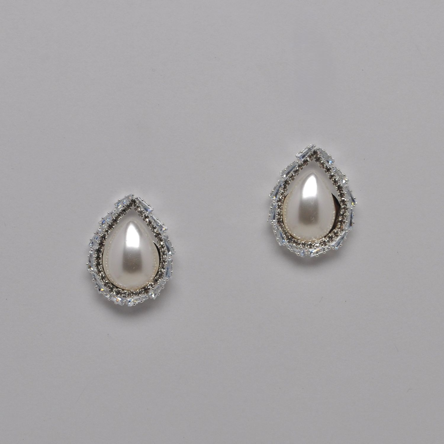 J28719E39 CZPRL/S POST OVAL TEARDRP BAGUET PRL EAR
