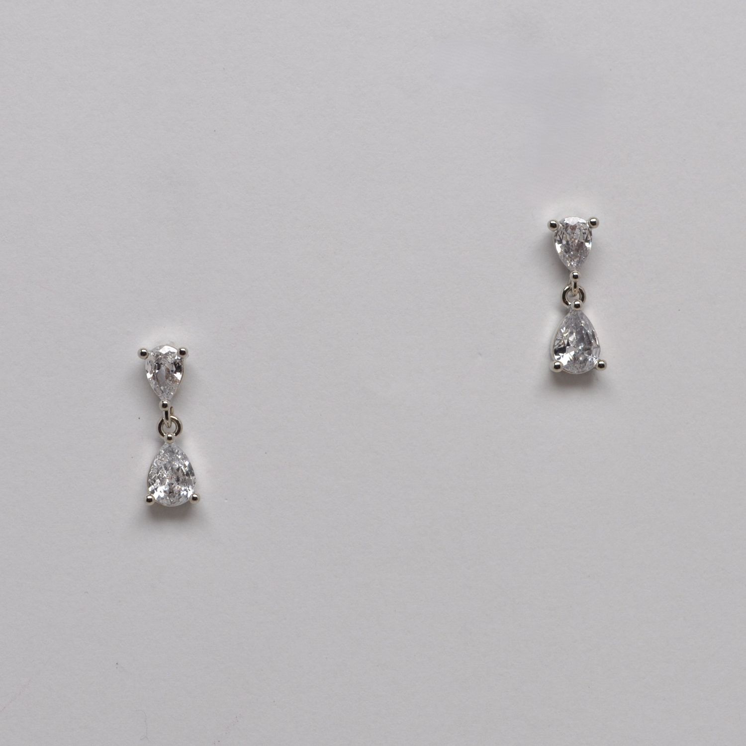 J28765E1S CZ CLR/S TEARDROP DNGL EAR