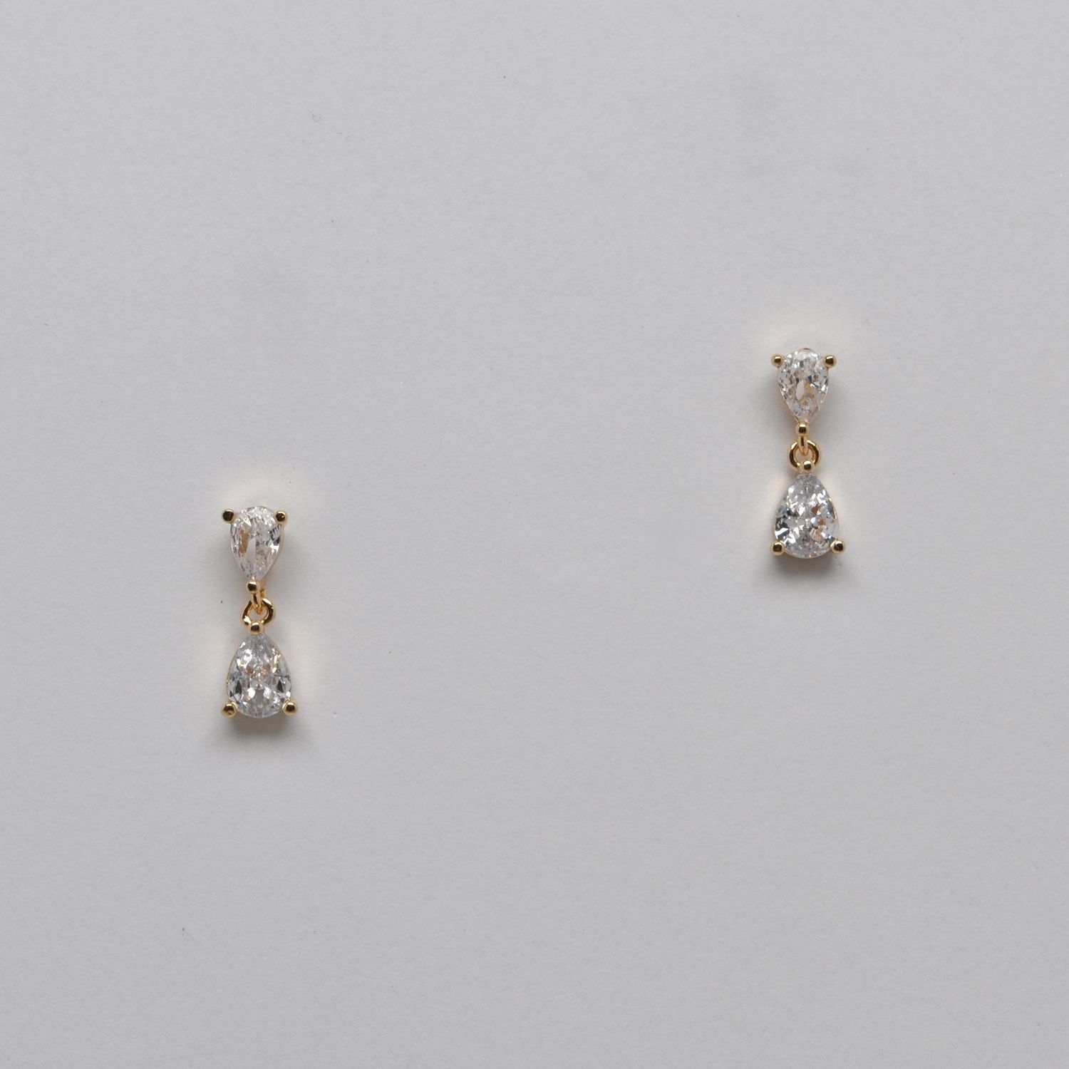 J28765E1G CLR/G TEARDROP DNGL EAR