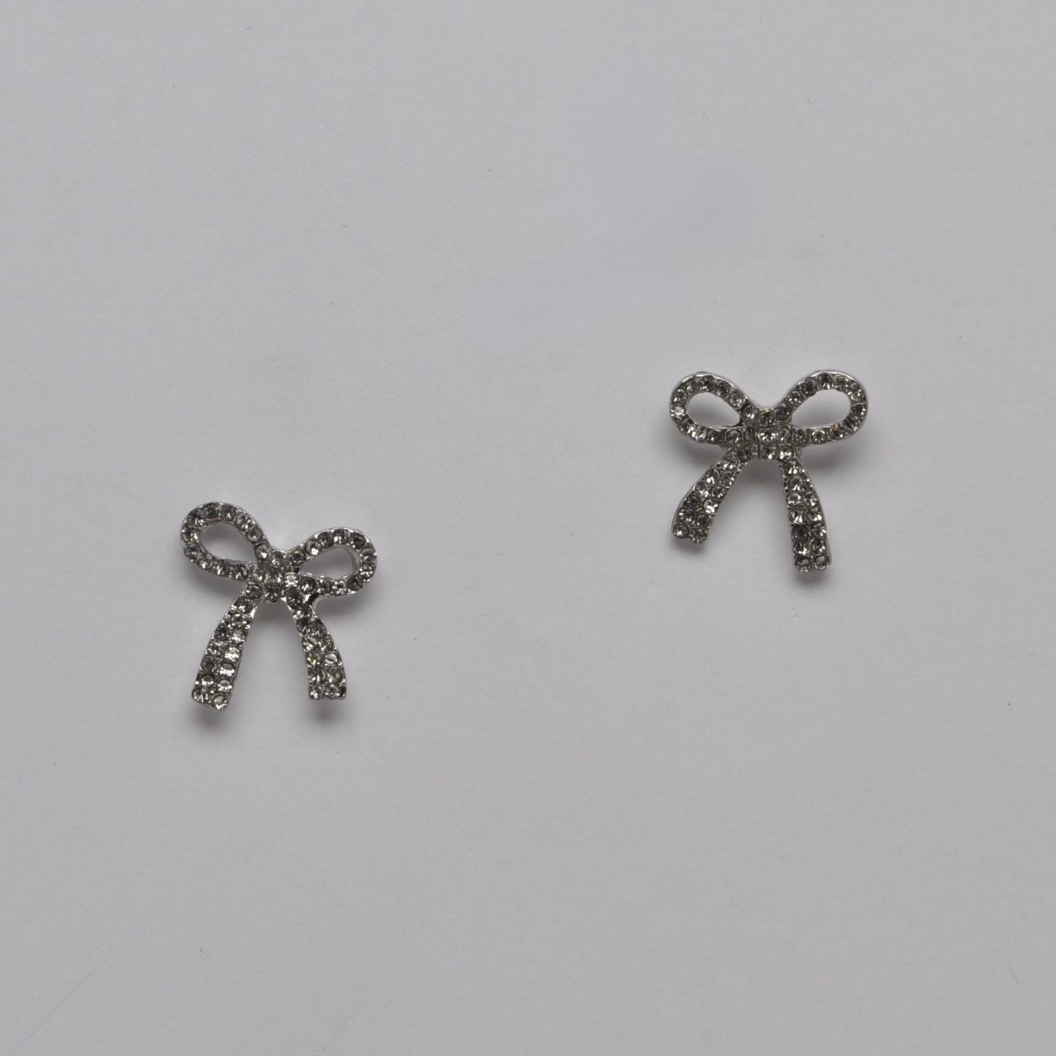 J28020E1S  CRYS/SIL BOW POST  EAR
