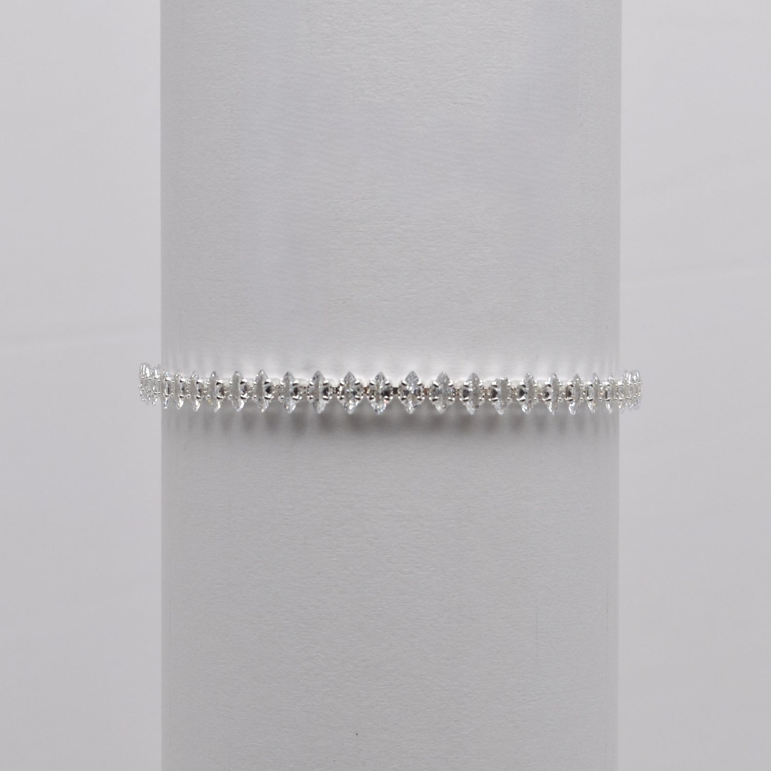 J84484B1S CZ/S MARQUISE SLIDE BOLO BRA