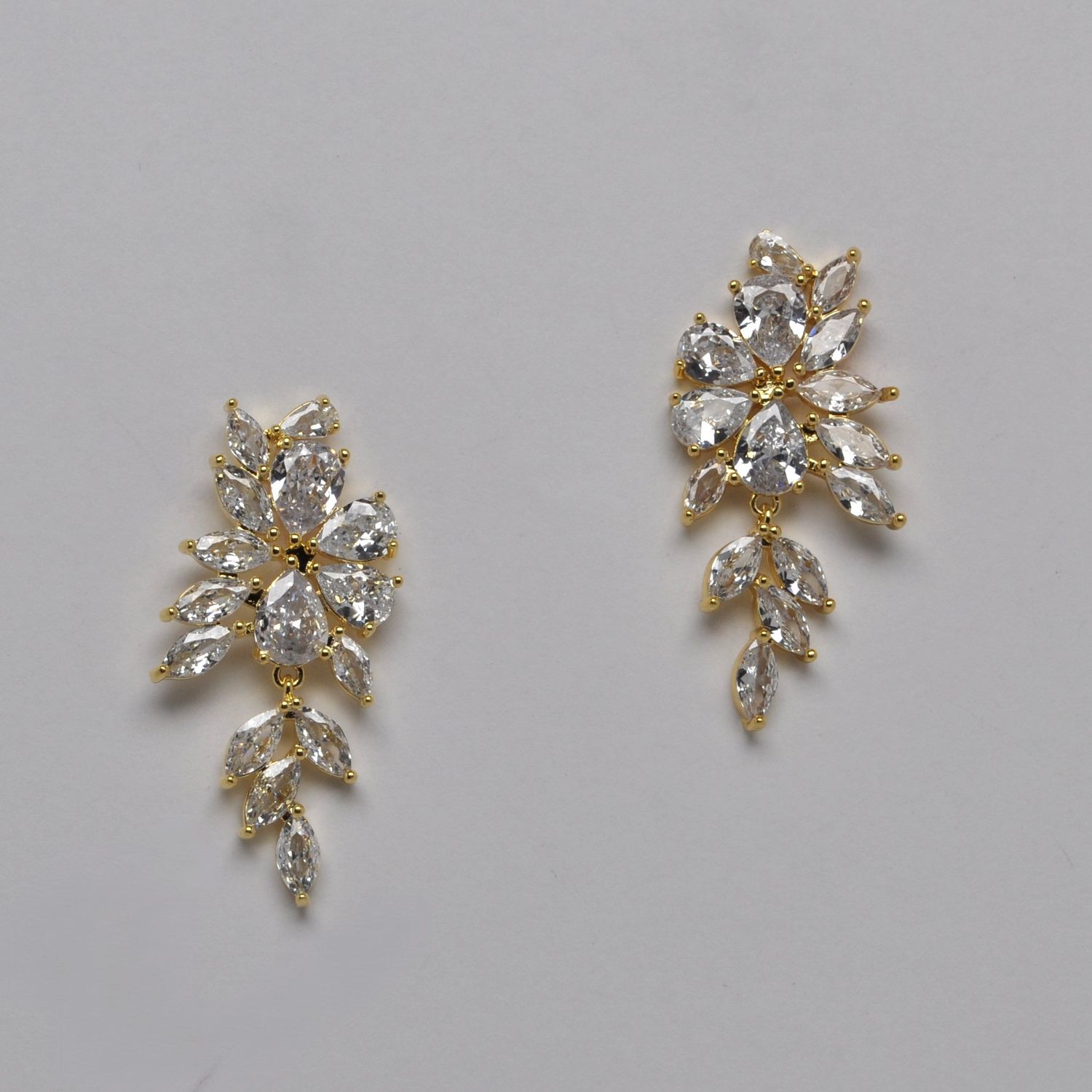 HJ007E1G CZ/G FLWR CLSTR GRAPE BUNCH DESIGN EAR